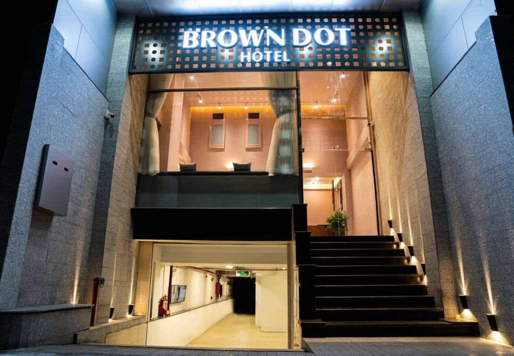 Mặt tiền Brown Dot Hotel Saigon Airport
